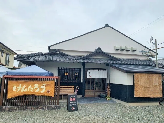 どんぶりに詰まった熱い想い】本格讃岐うどん けんたろう|ヒラタ どんぶりに詰まった熱い想い】本格讃岐うどん けんたろう|ヒラタ