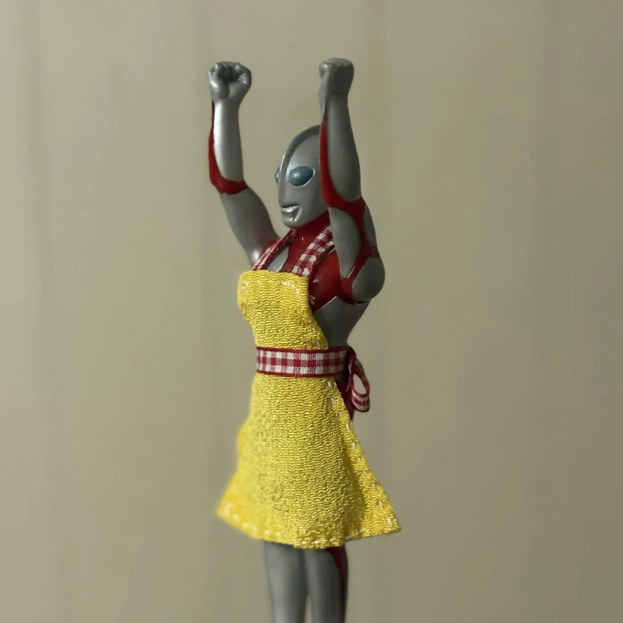 ウルトラマンにエプロン。｜よしか