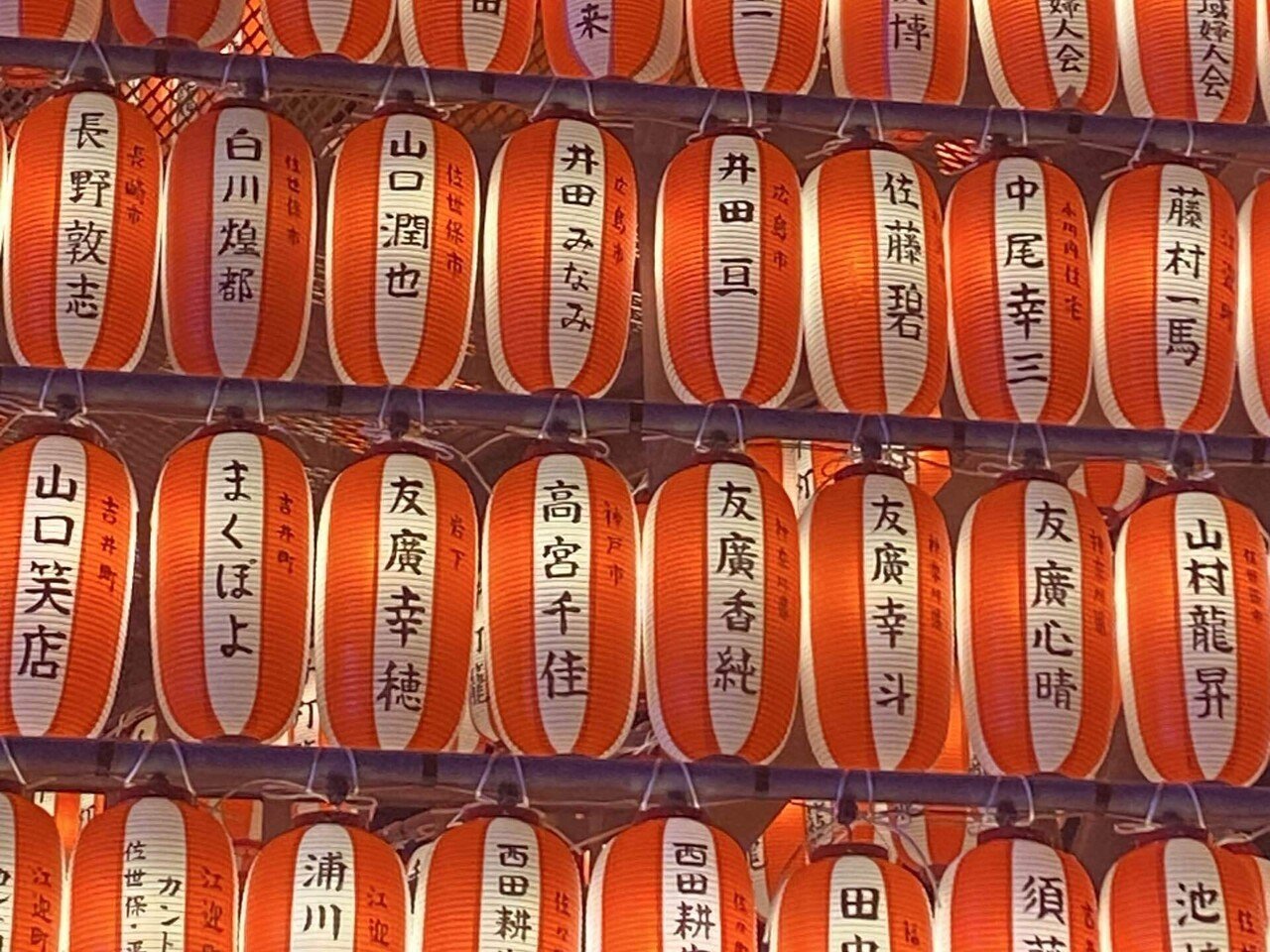 500年の歴史！日本一の灯籠タワーが照らす幻想的な夏 ― 「江迎千灯籠