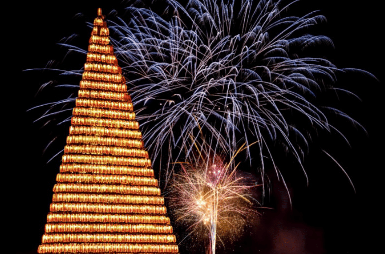 500年の歴史！日本一の灯籠タワーが照らす幻想的な夏 ― 「江迎千灯籠