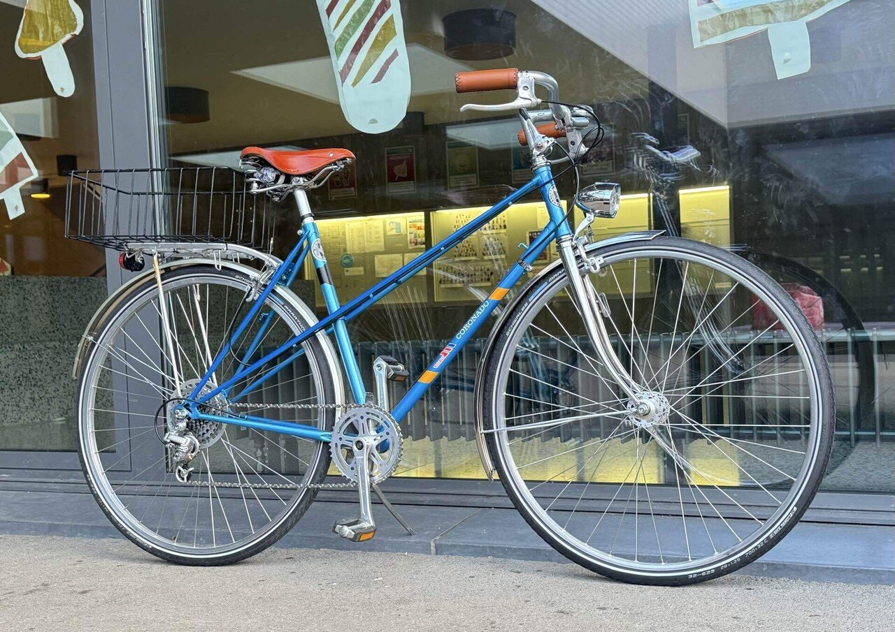 中華革サドルとフカフカグリップ｜空色チャリ