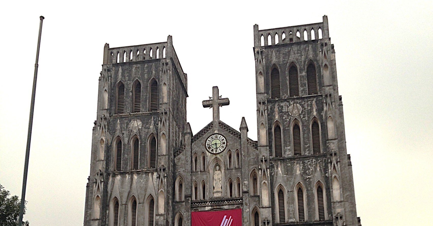 ハノイ大教会（聖ヨセフ大聖堂）完全ガイド｜歴史・見どころ・撮影