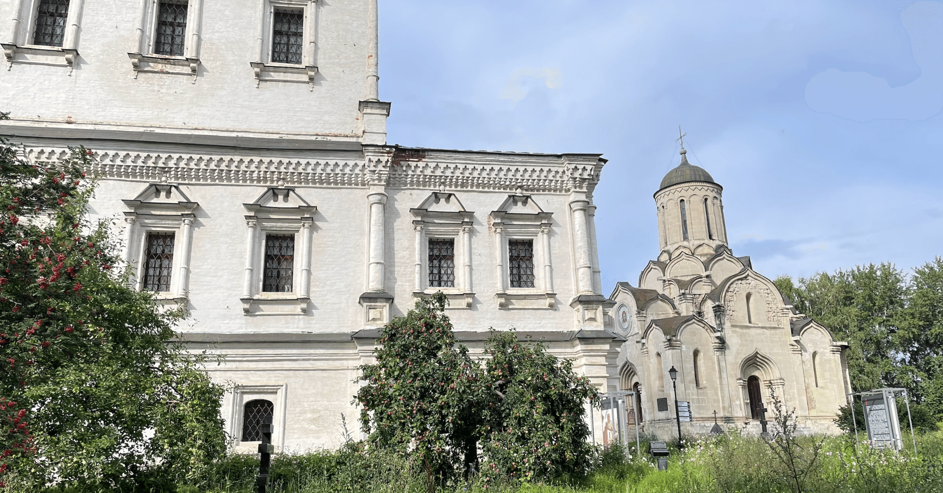 アンドレイ・ルブリョフ中央ロシア文化芸術美術館とニコラヤムスカヤ