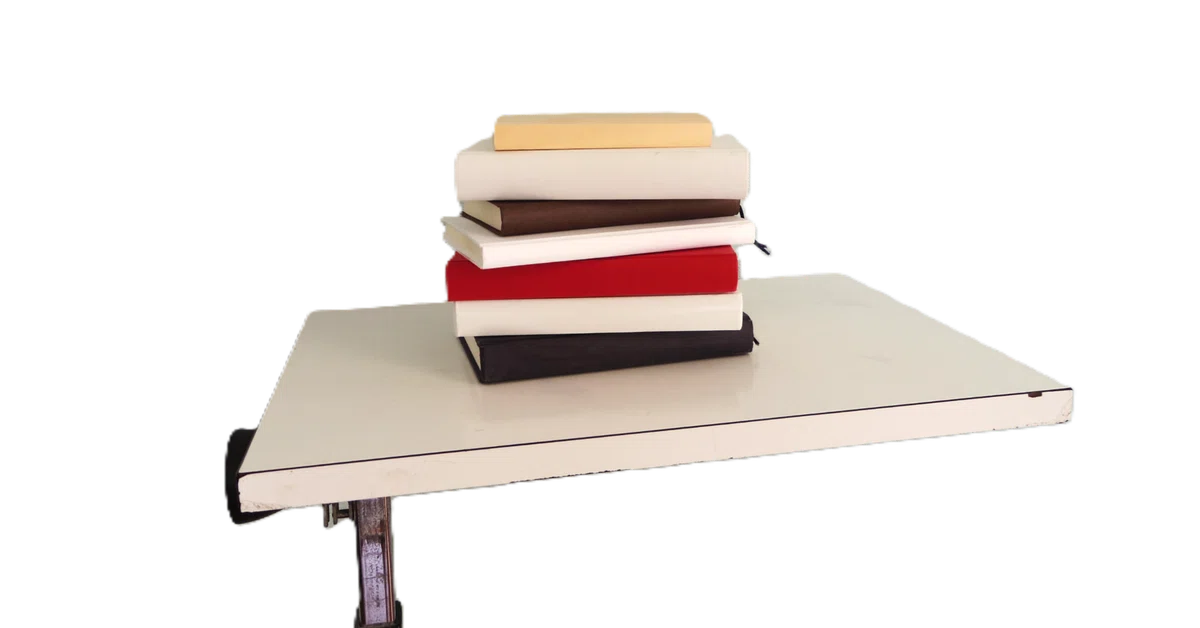 Writing in a blank notebook, a dummy book｜手帳Q子