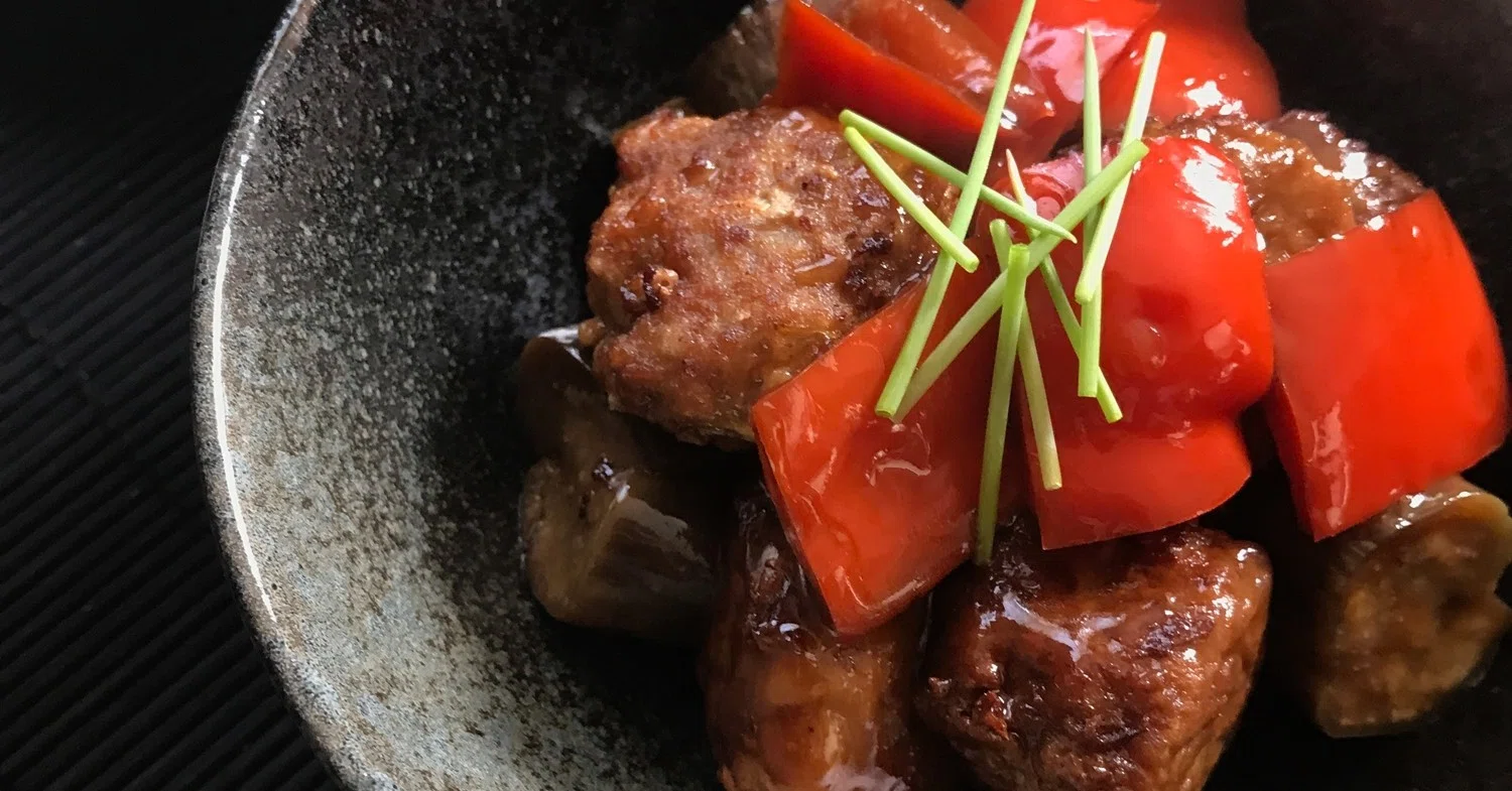 茄子とパプリカと肉団子の甘酢あん｜as