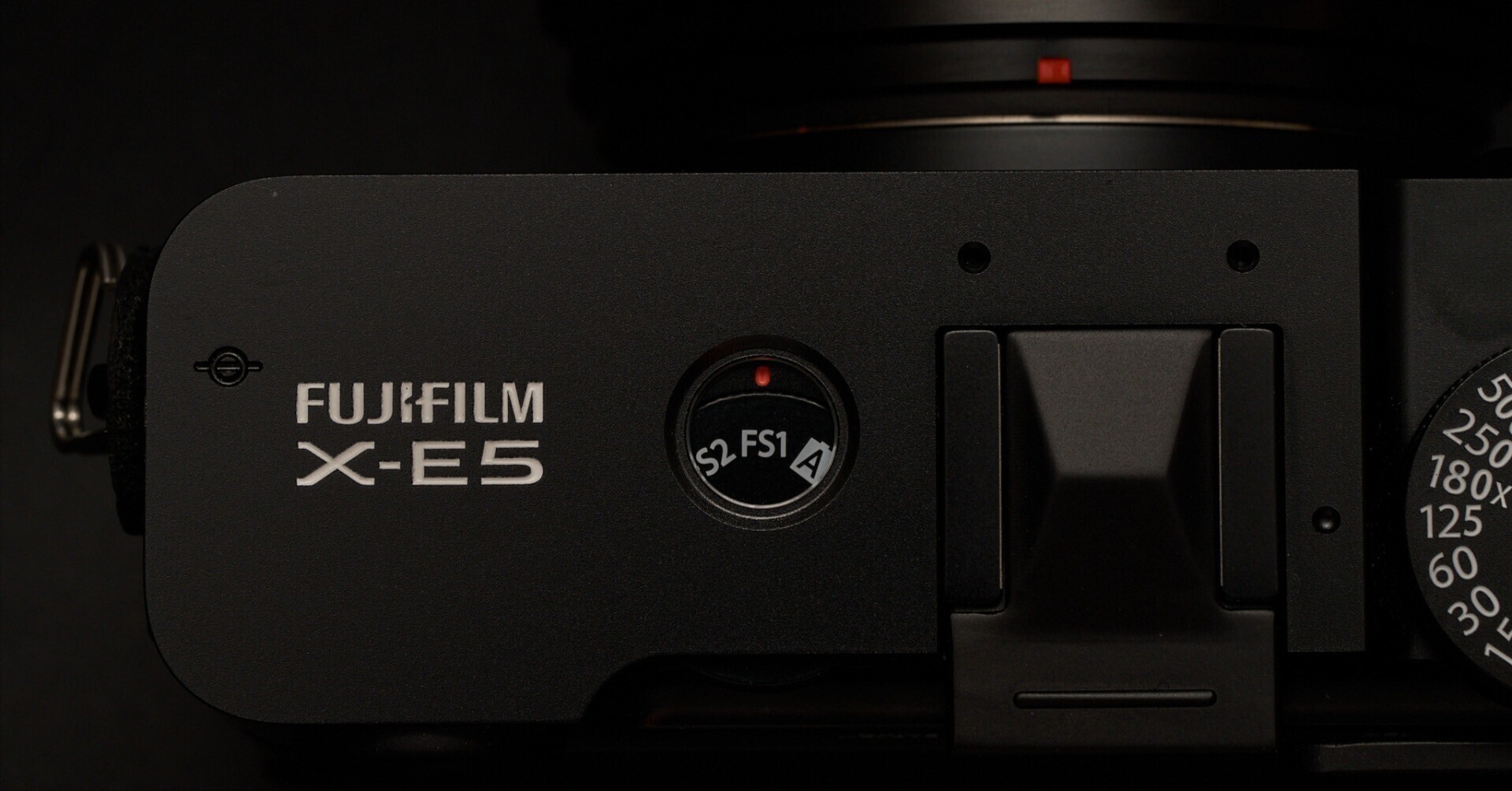 FUJIFILM X-E5 追加購入品多数 FUJIFILM X-E5 追加購入品多数 X-E5に感じる高級感の正体｜魚住謙介