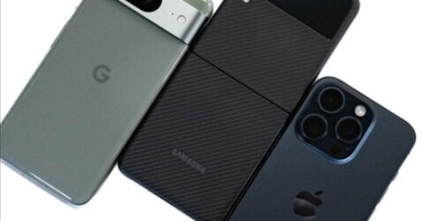 タブレット3台+スマホ4台まとめて スマートフォンを縦に4台並べられるスマホスタンド「リセマラ