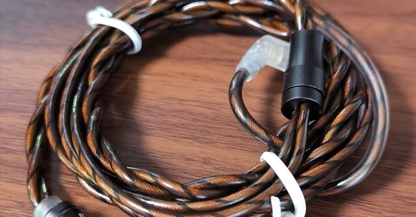 パワーアンプ用 ケーブル 高価 普通にケーブルを変えるだけで断然違います