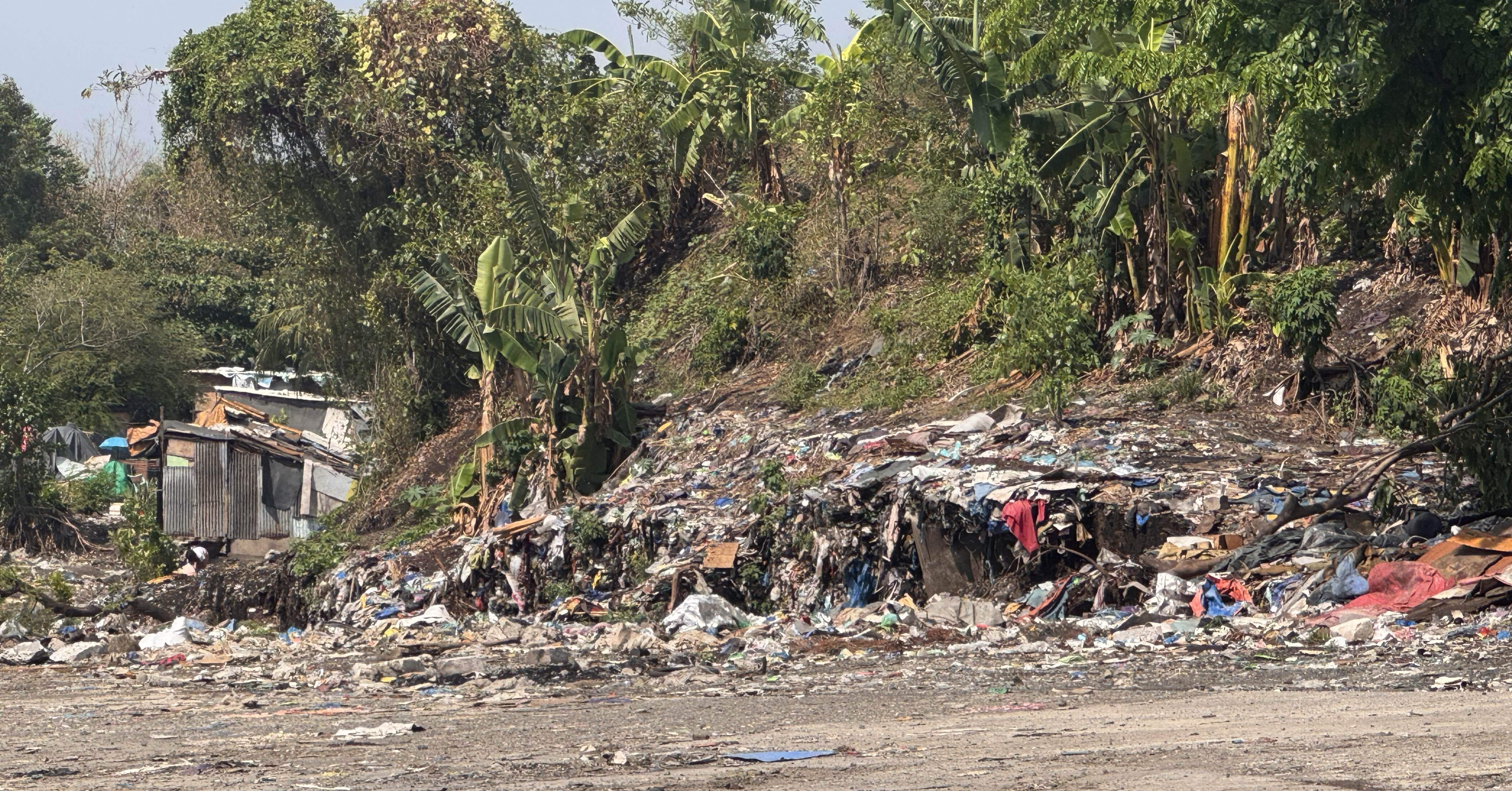 13s' Gravis 代官山 Unit Slum Village ルフィの出身地や流星街のモデルになったゴミ山のスラム街『スモーキー