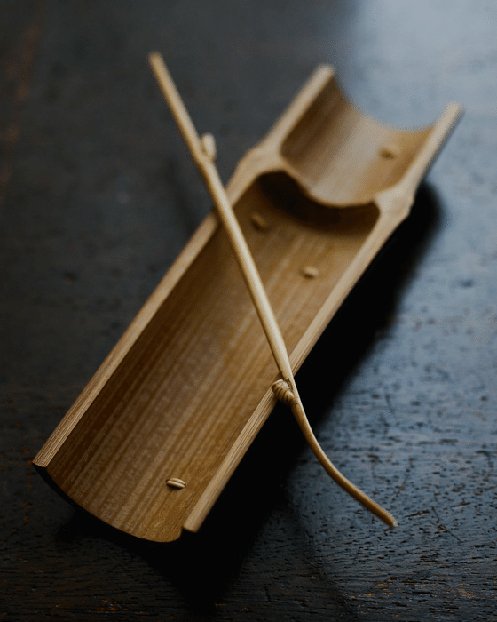 煤竹結継茶則と山笹中国茶杓（いずれも制作中）｜竹工芸家 初田徹｜茶