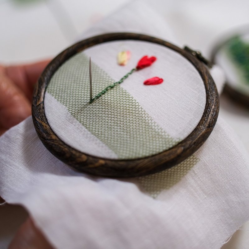 リボン刺繍で作りませんか チューリップの花刺繍 制作解説 Art Fiber Endo Note リボン刺繍で作りませんか チューリップの花刺繍 制作解説 Art Fiber Endo Note