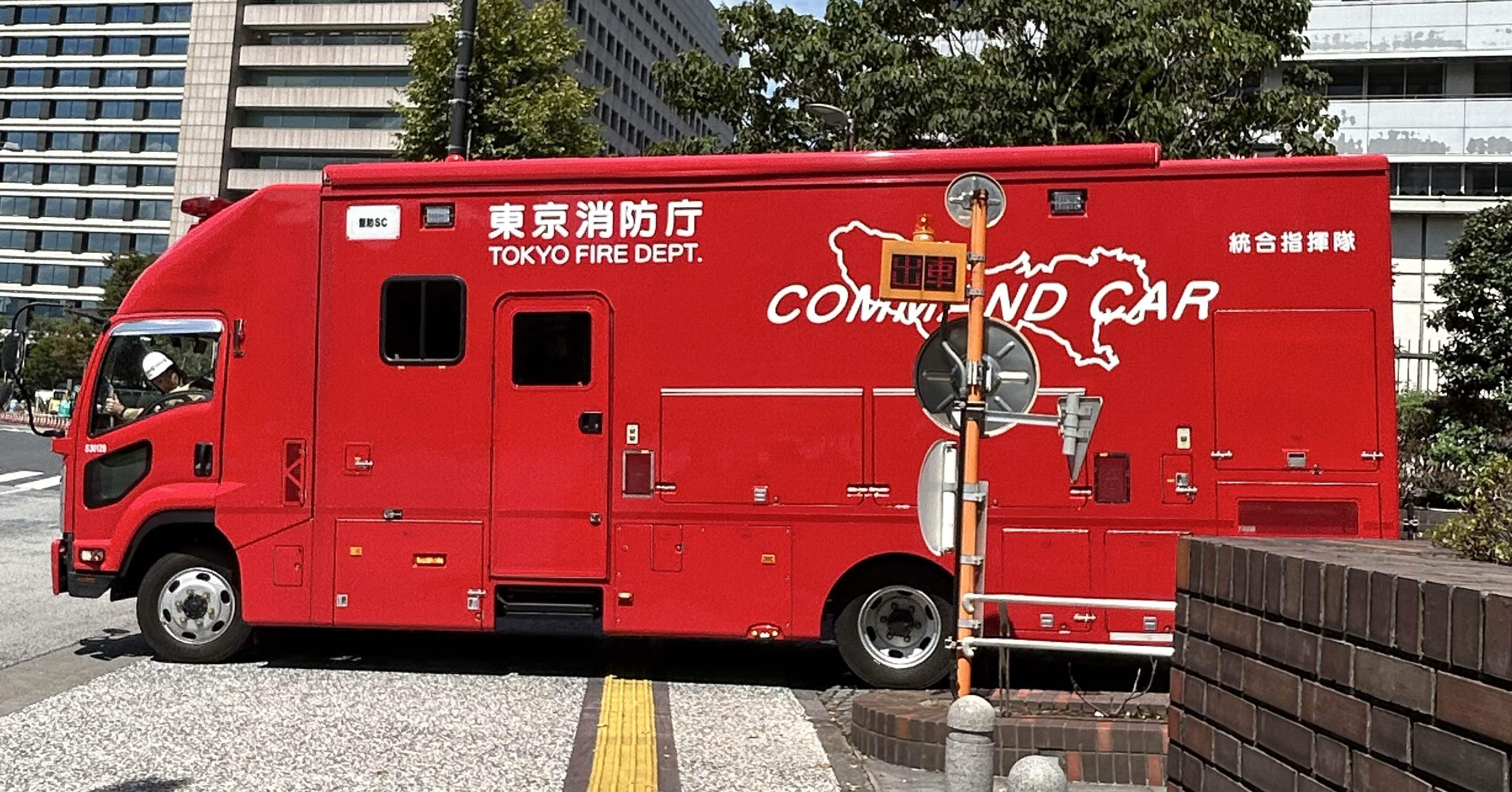 たつや様 リクエスト3点 ベンツ、救急車、ブルドーザ 楽天市場】ブルーダー bruder MB 救急車(フィギュア付き)【ミニカー