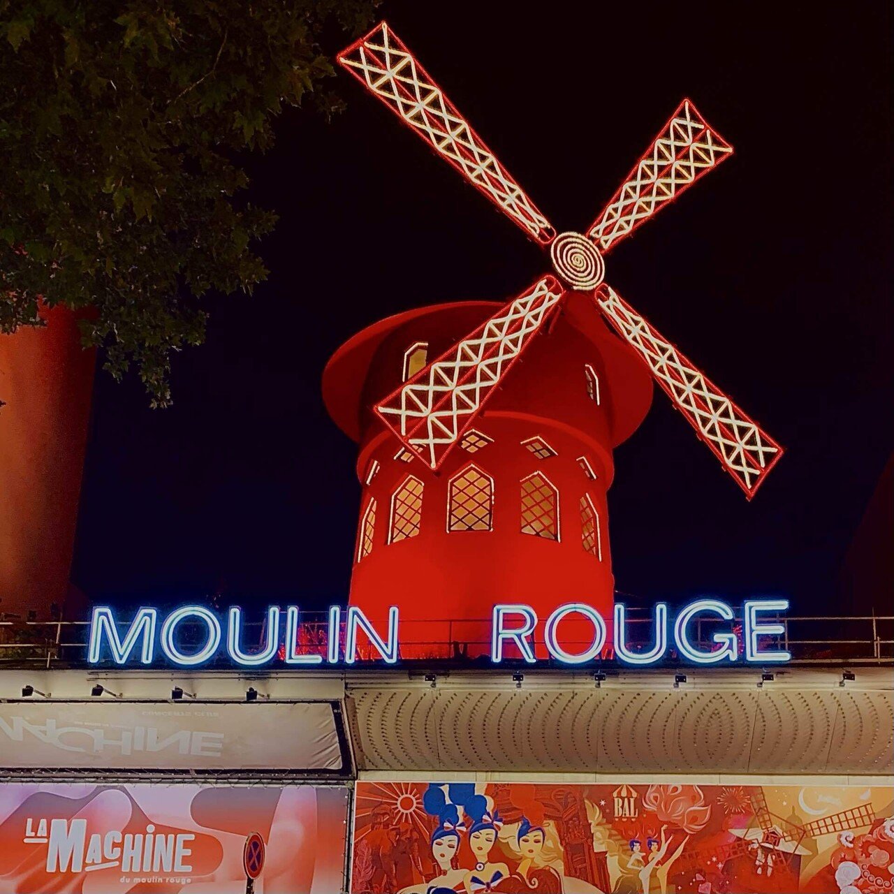 パリの老舗キャバレー『ムーラン・ルージュ』でのひとときと、出会いと