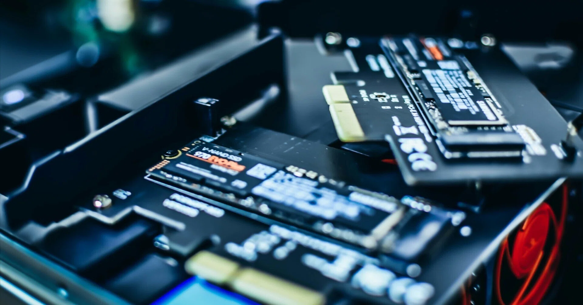AIチャットと一緒に初の自作PCを組む〜⑦M.2 SSDストレージで配線レス