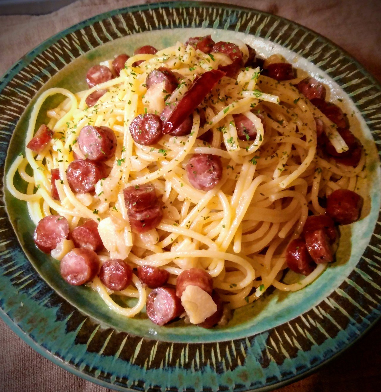 サラミのペペロンチーノ 最近前より美味しく作れるのでよく作る 煮切ったワインを入れたのがよかったのかも パスタはモンスーロ ぜんざい Ltd Note