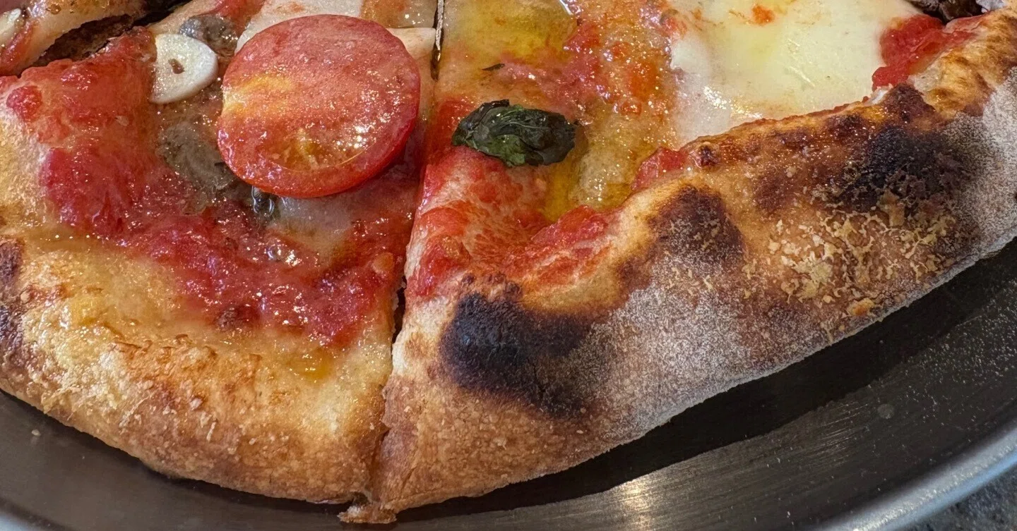 Having a lovely pizza lunch, thinking about Japanese-style Italian