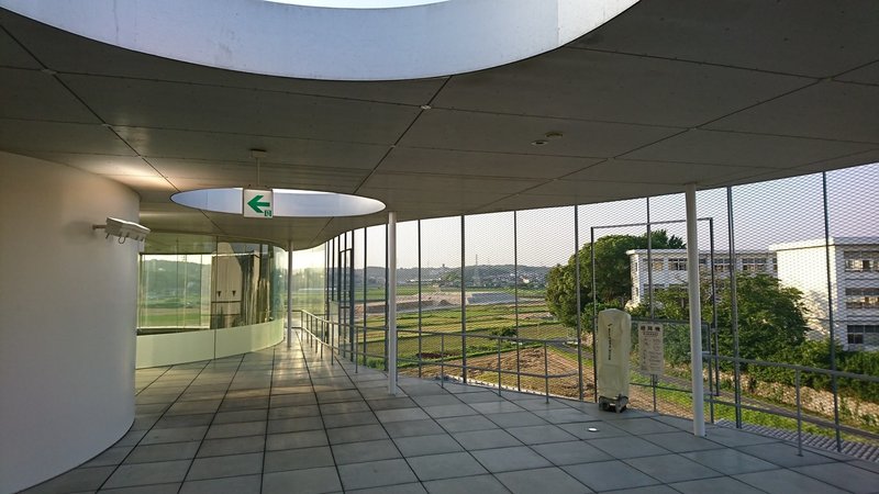 建築探訪 田園風景へ水平に広がる豊田市生涯学習センター 逢妻交流館 ヨシダ Note