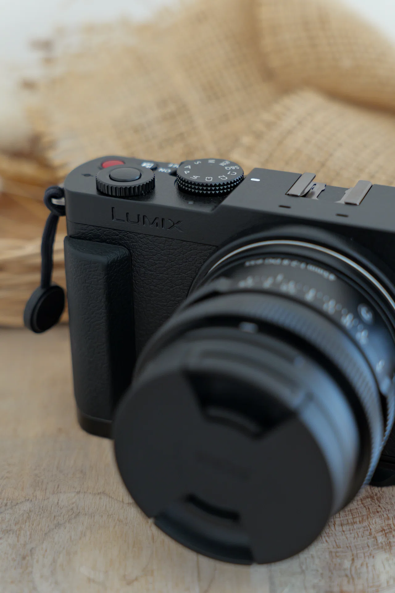 LUMIX S9X 漆黒のブラックデザイン DC-S9X｜Lumixer