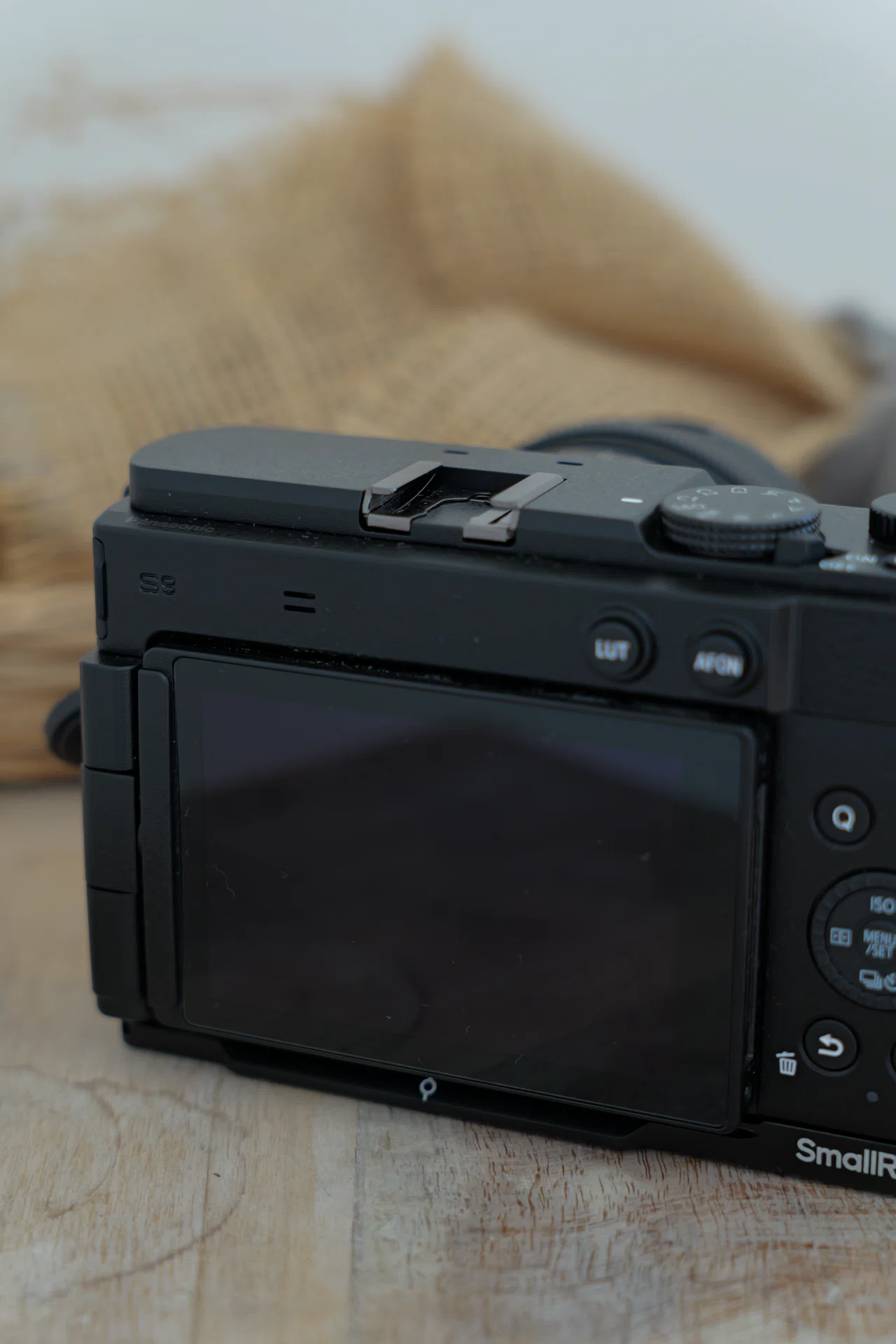 LUMIX S9X 漆黒のブラックデザイン DC-S9X｜Lumixer