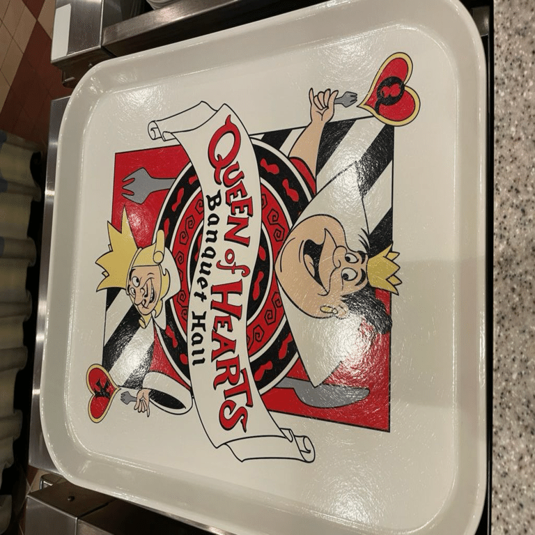 ディズニー】レストランのトレーが可愛すぎ｜VANI