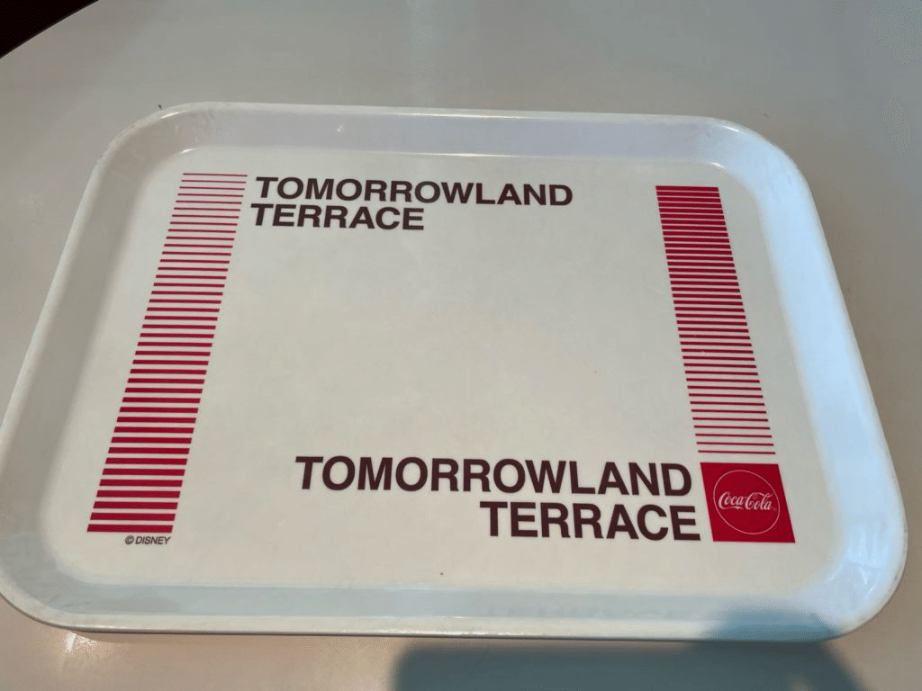 ディズニー】レストランのトレーが可愛すぎ｜VANI