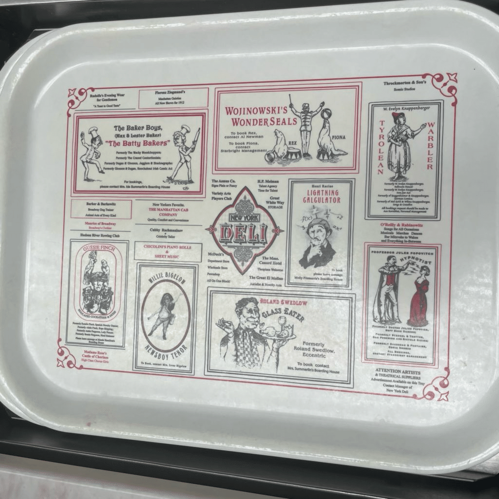 ディズニー】レストランのトレーが可愛すぎ｜VANI