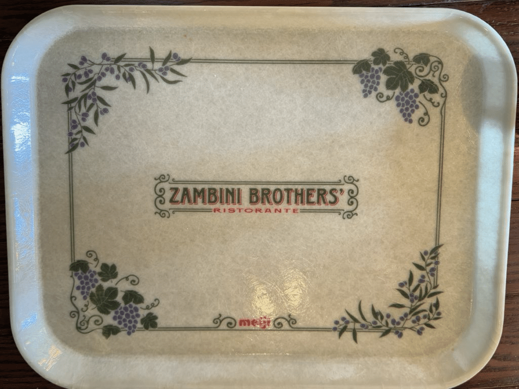 ディズニー】レストランのトレーが可愛すぎ｜VANI