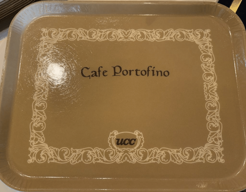 ディズニー】レストランのトレーが可愛すぎ｜VANI