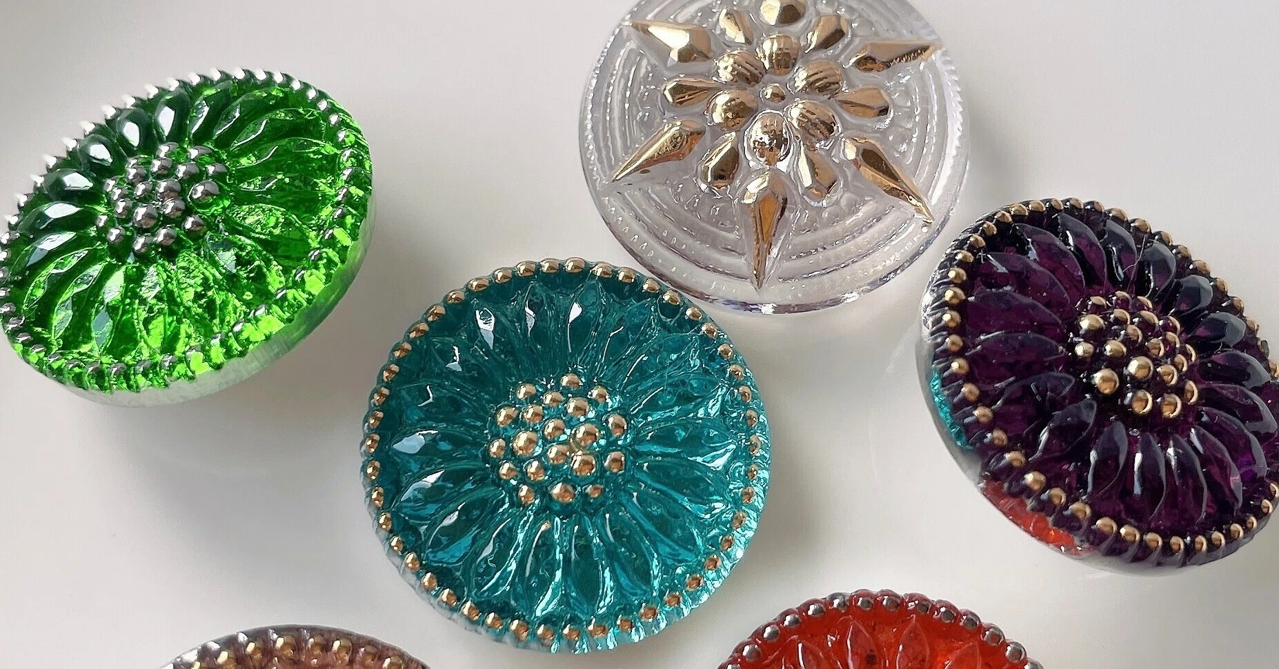 1点ものNo.661 ハンドメイド ヘアゴム チェコガラスボタン伝統工芸品