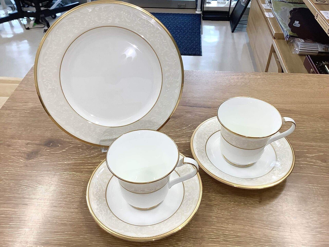 ノリタケ ホワイトパレス シルバー 食器セット 各４枚ずつ ノリタケ ホワイトパレス シルバー 食器セット 各4枚ずつ シルバー