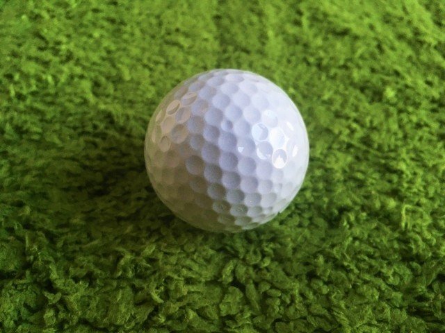 ゴルフボール表面がデコボコしているワケ オモシロなんでも雑学 公式 Note ゴルフボール表面がデコボコしているワケ オモシロなんでも雑学 公式 Note