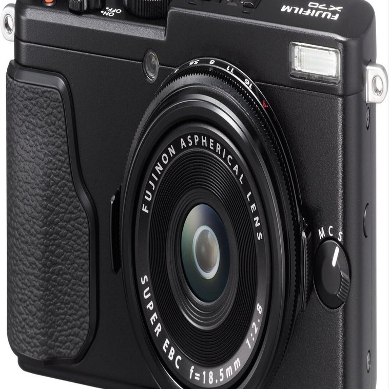 富士フイルム - ★自撮り＆WiFi内臓★富士フイルム FUJIFILM X70 Amazon.com : Fujifilm X70 Digital Camera (Silver) : Electronics