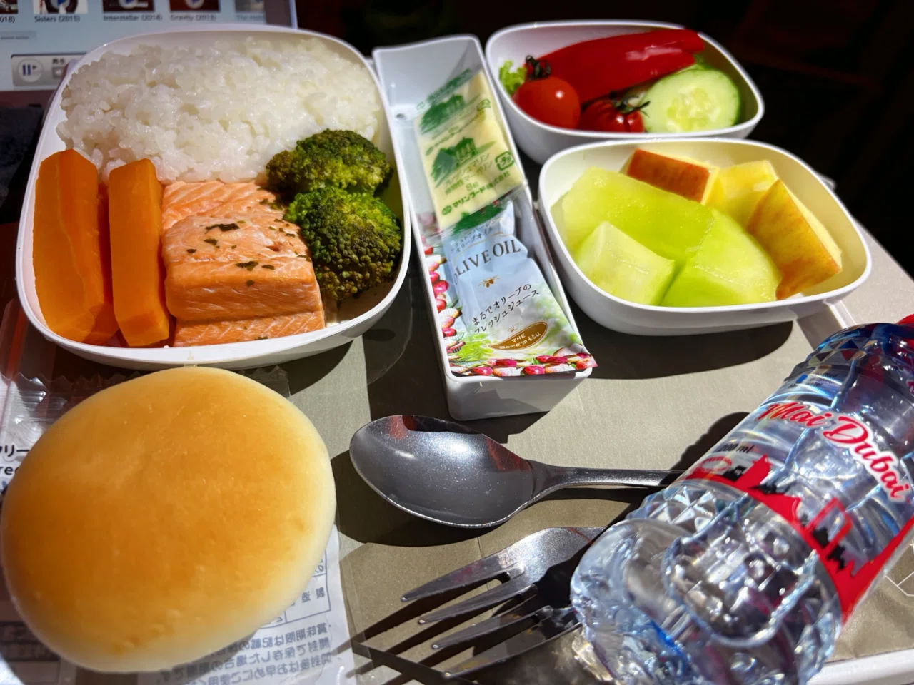 ドバイ旅行記 #2｜エミレーツ航空 エコノミー機内食【2025年9月】特別