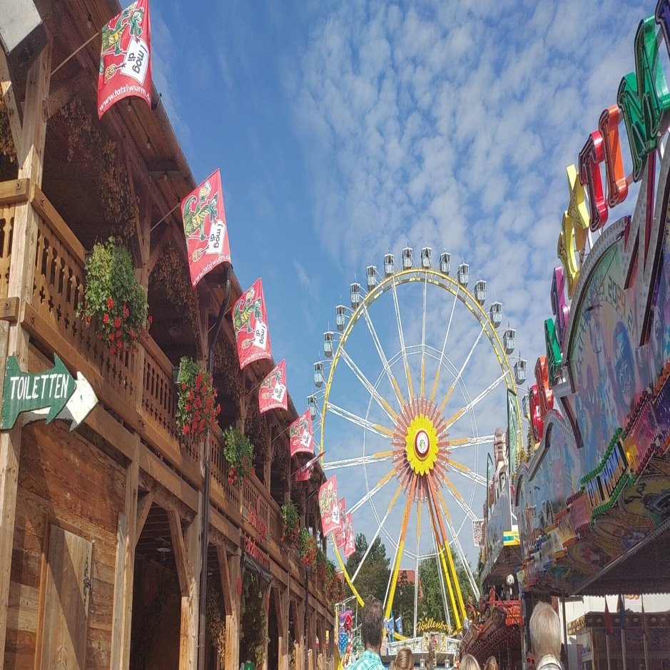 オクトーバーフェストのコンパクト版：ローゼンハイムの秋祭り