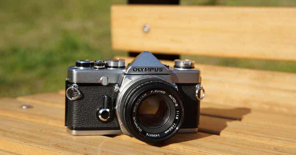 小型軽量高級一眼レフ Olympus Om 1 かぺりと Note