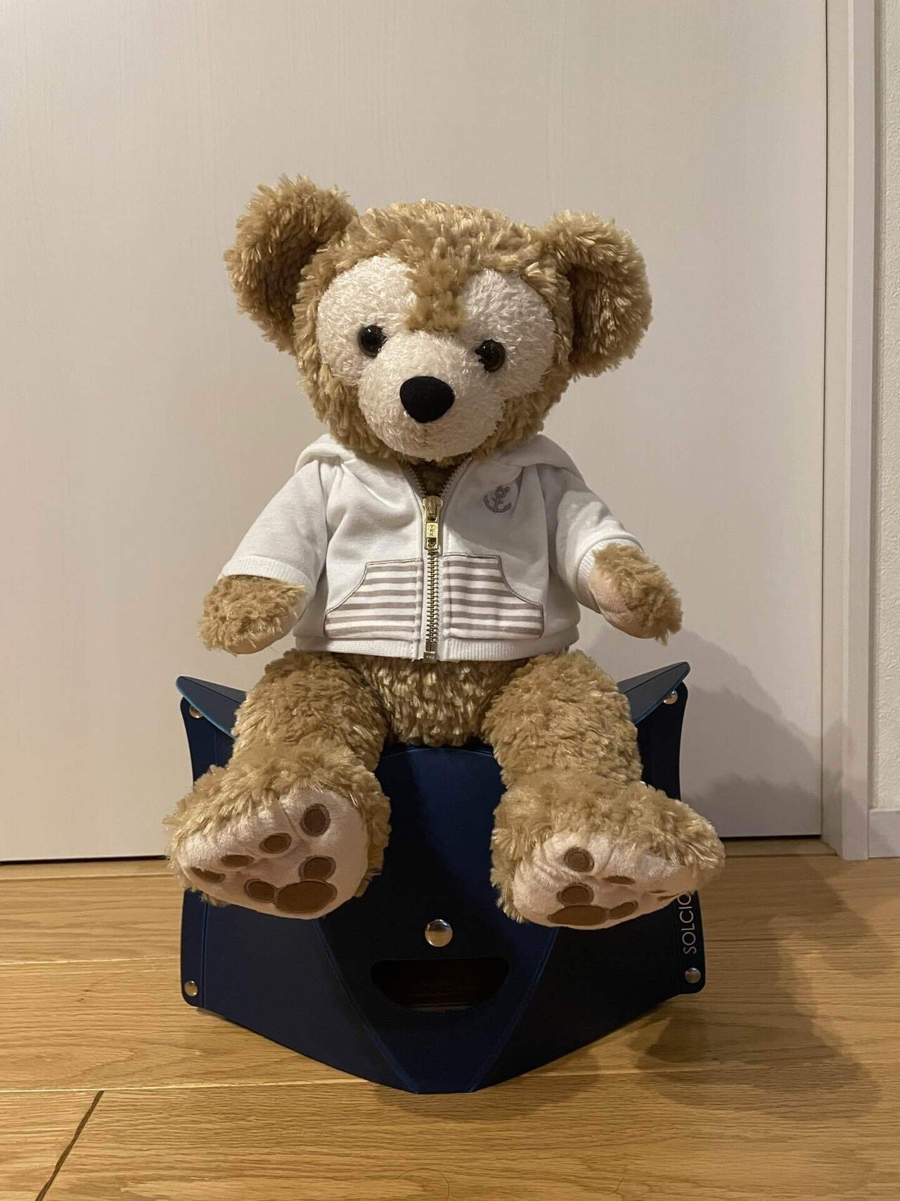 コンパクトで持ち運びに便利な軽量の折りたたみ椅子｝を紹介します