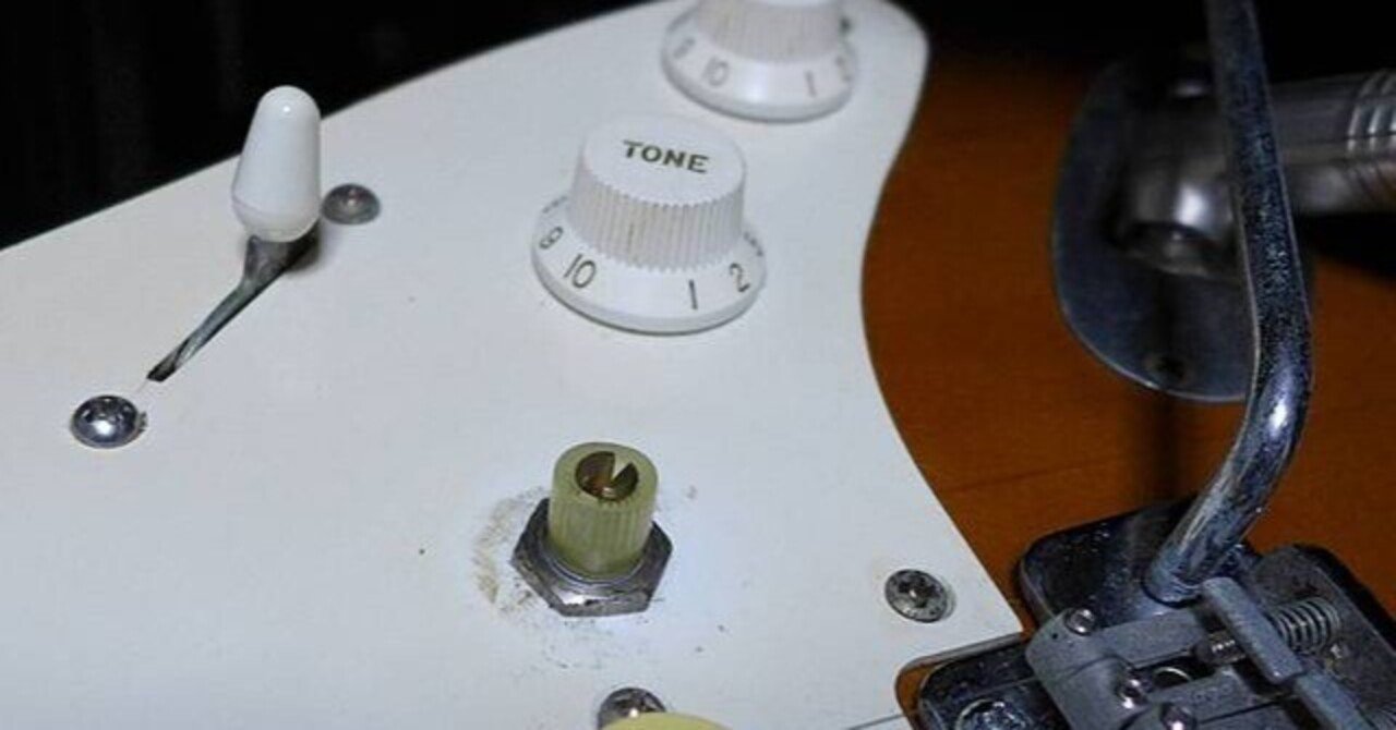 ストラトキャスターのボリュームが邪魔ならとりあえずはノブを外して