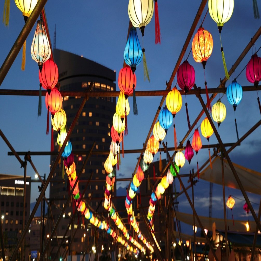 夜の高松港【瀬戸内国際芸術祭2025】｜Abbey -旅するように暮らす