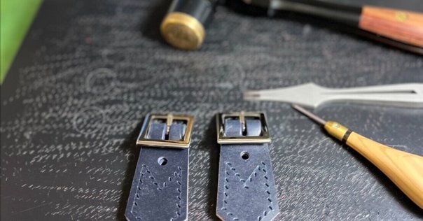 Johnny Depp(ジョニーデップ) の 胸元に Bobby Art Leather