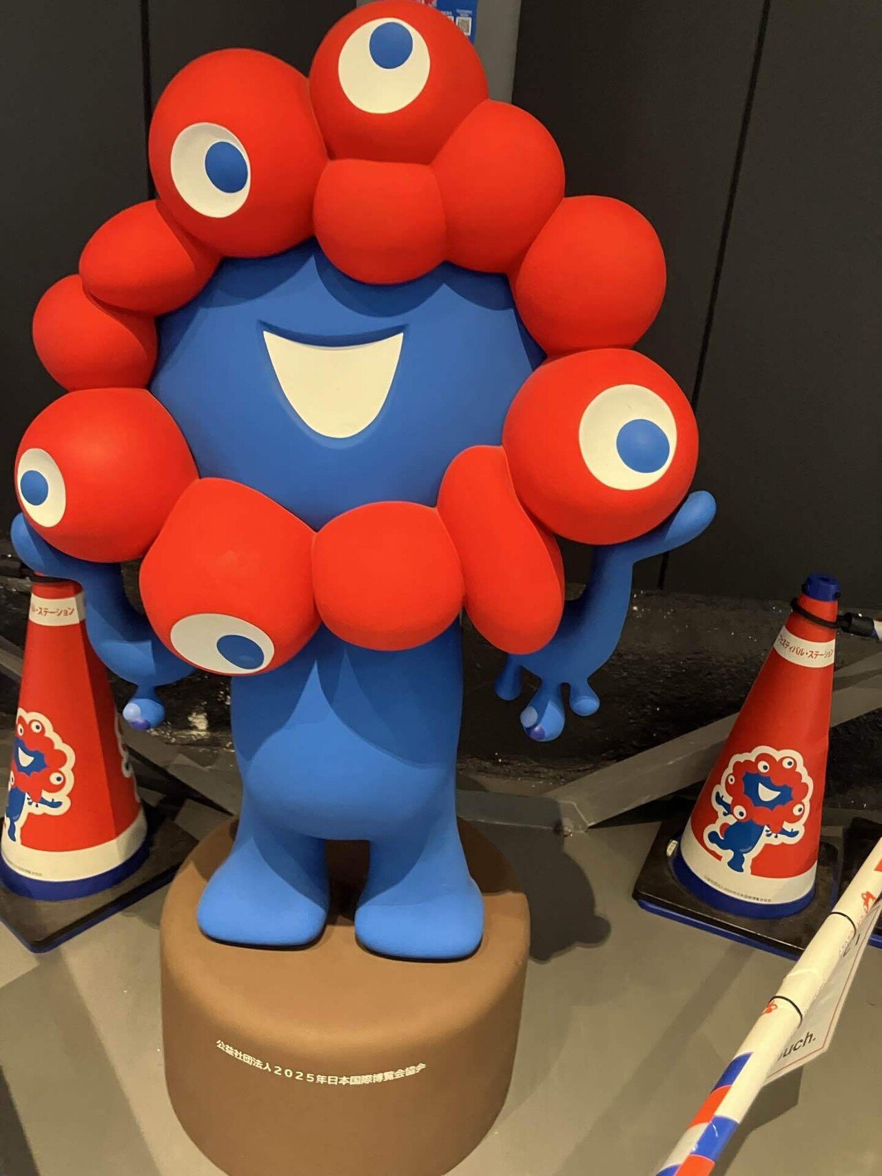 肖戦 王一博 可愛い　肉球コースター　今日限定‼️627今日キャンペーン‼️ 波乗り EXPO2025ミャクミャク&モリゾー•キッコロ ピンバッジ 波乗り