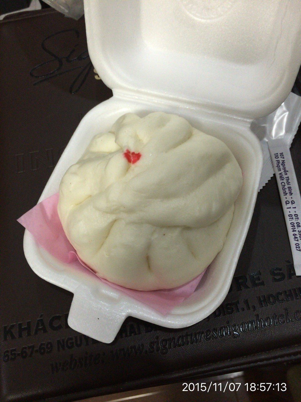 疲れたので早めにホテルに帰る 途中で 夜中に腹が減ったらと心配して美味しそうな豚まんを買った ドン 90円くらい たなか ま Note 疲れたので早めにホテルに帰る 途中で 夜中に腹が減ったらと心配して美味しそうな豚まんを買った ドン 90円くらい たなか ま Note