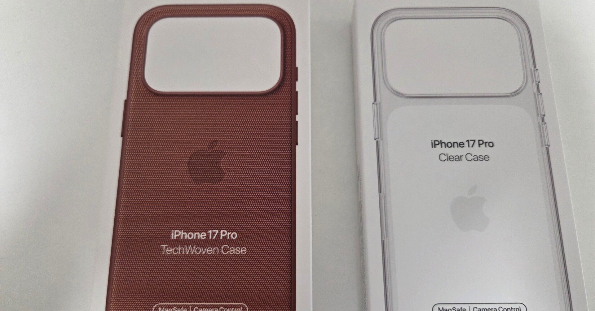 iPhone 17 Proのテックウーブンケースと純正クリアケースが届きました iPhone 17 Proのテックウーブンケースと純正クリアケースが届きました