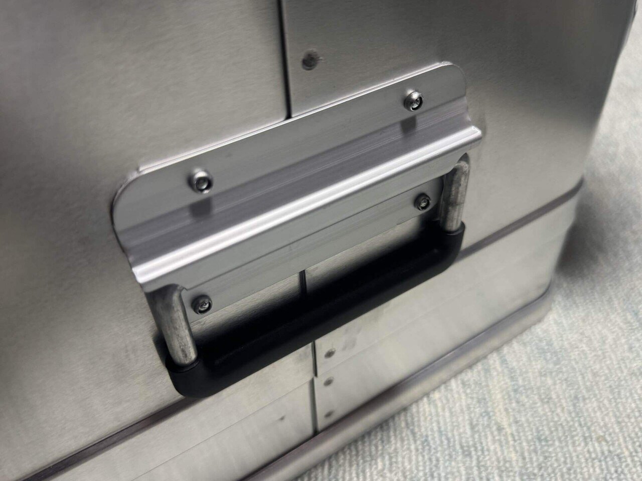 キャンプ】スロベニア産のアルミコンテナ アルポス（ALPOS）47L