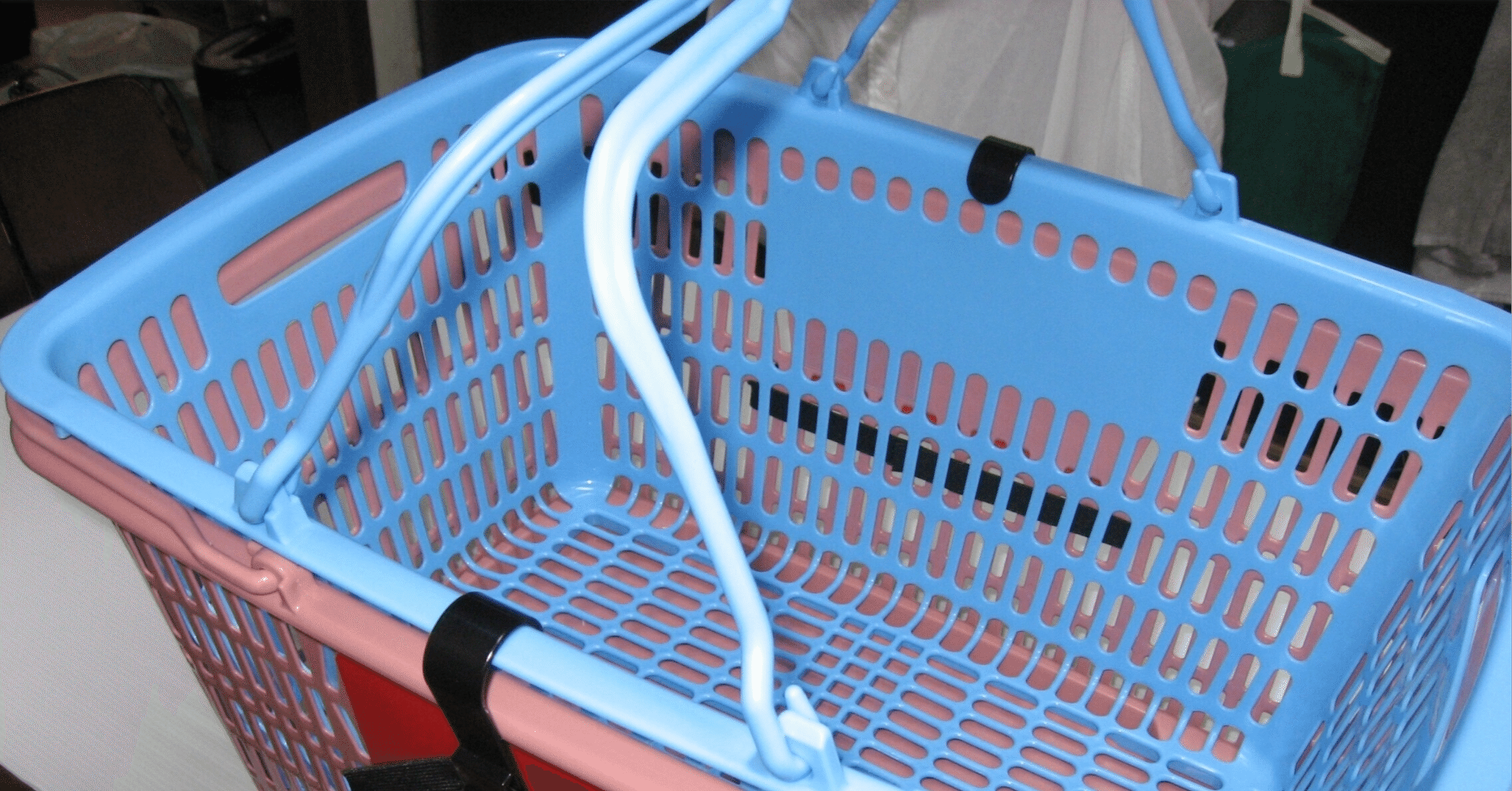 スーパー】 『整えられた買い物かごの中身を掘り返す行為』について