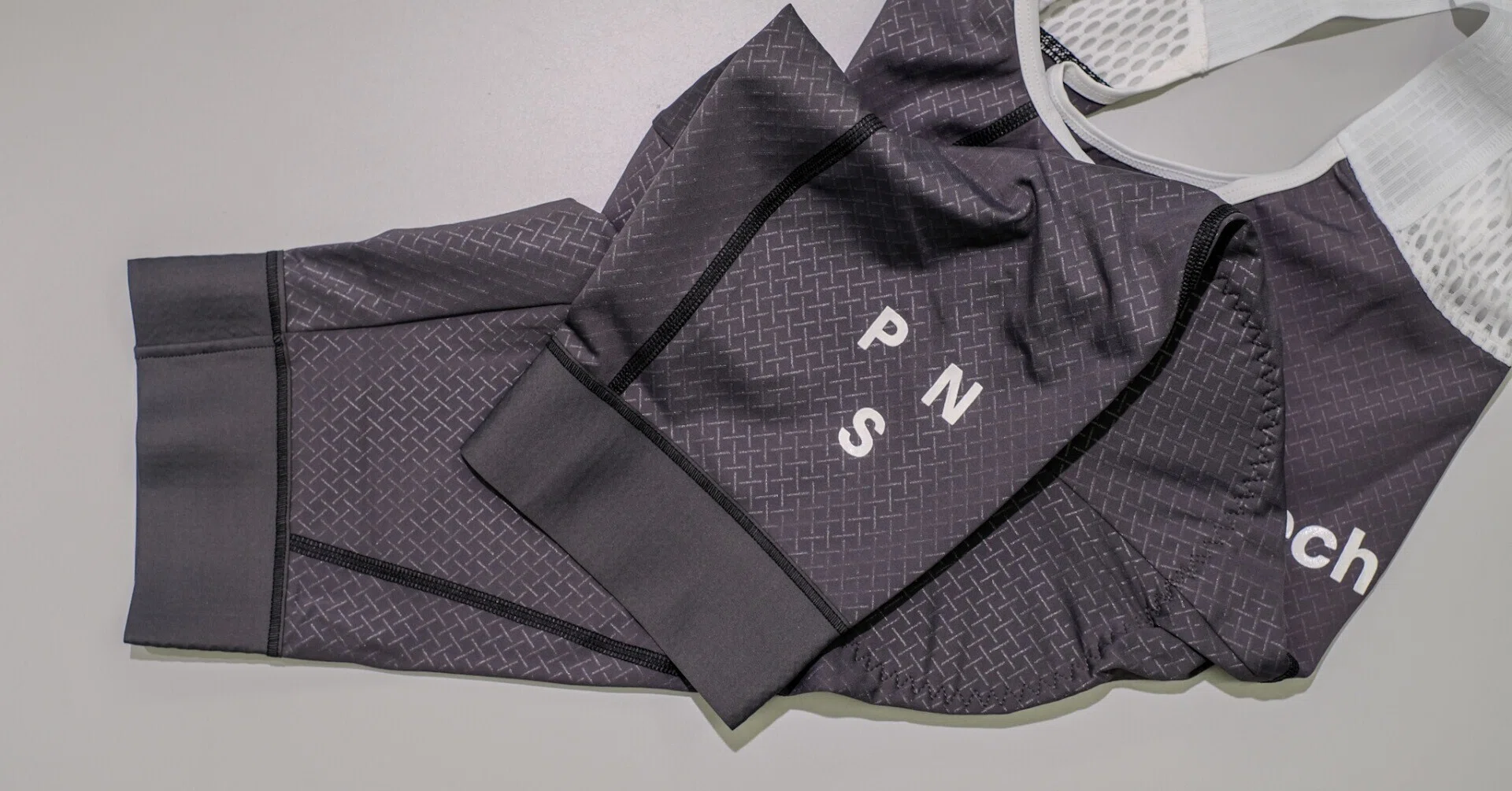 Pas Normal Studios】 AW25シーズナルカラー ー Mechanism Bibs Steel