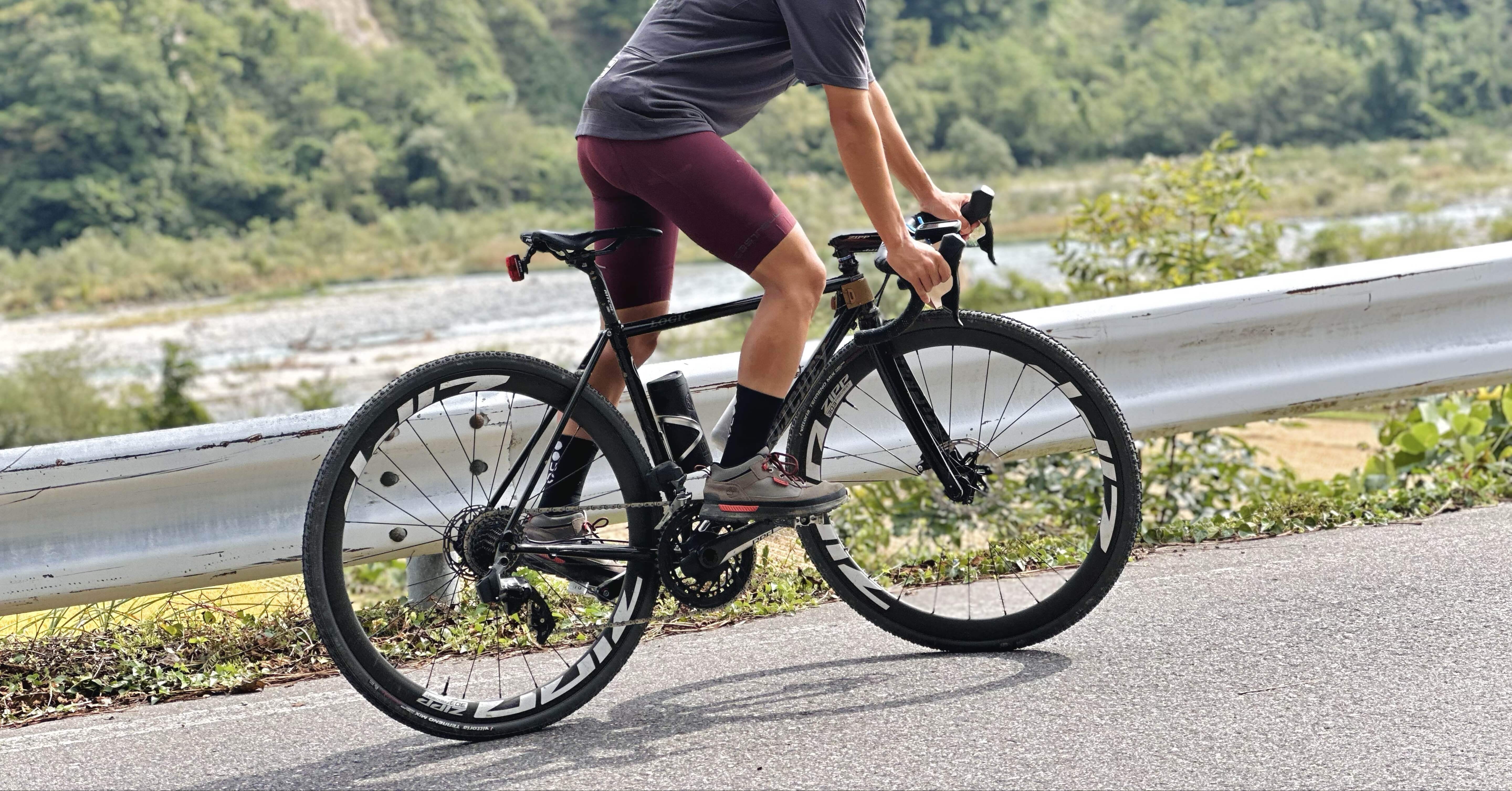 懐が深い クロモリロード｜877Bicycle🍌