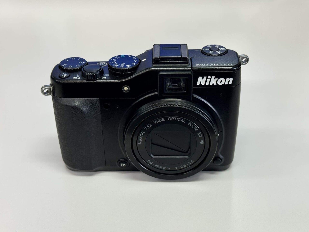 Nikon P7000 というズーム連動式OVFのコンデジ｜toibo