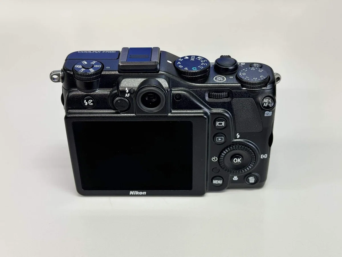 Nikon P7000 というズーム連動式OVFのコンデジ｜toibo