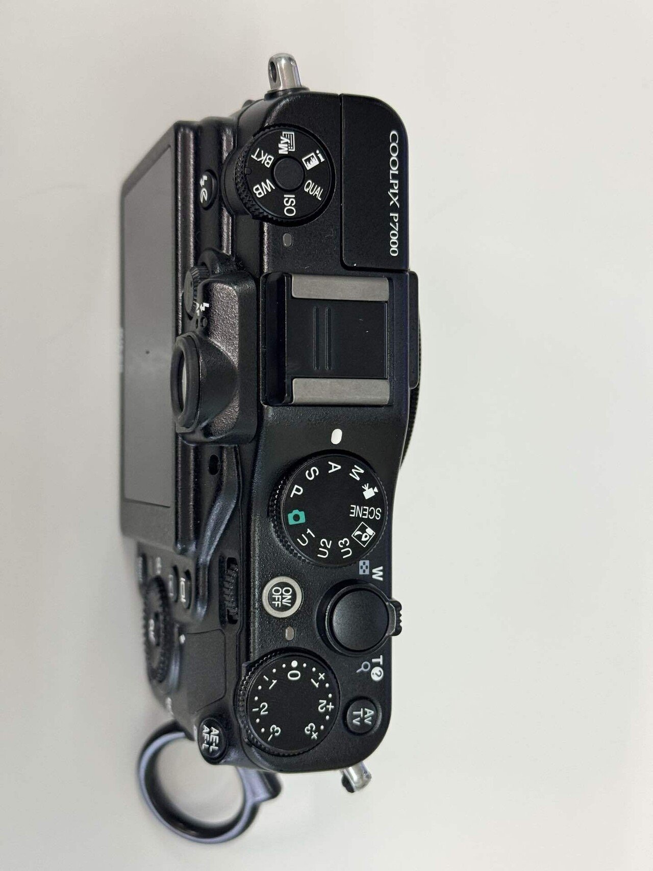 Nikon P7000 というズーム連動式OVFのコンデジ｜toibo