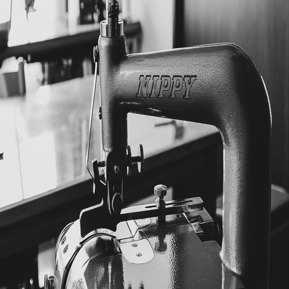 レザーと暮らす。｜革職人が使う革漉き機入門編｜KIKUCHI LEATHER